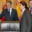 Manuel Marín recibe al ex presidente del Gobierno José María Aznar en presencia de Mariano Rajoy