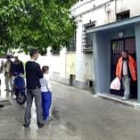 Vivienda de la barriada malagueña de Las Flores donde el hombre mató a su mujer y su hijo