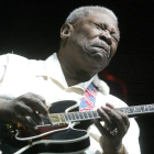 Un momento de la actuación de B. B. King en la Plaza de Toros de León el 29 de junio de 2004.