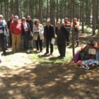 La imagen muestra un momento del homenaje que el PSOE realizó ayer en las tumbas de El Rabizo