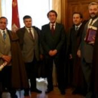 García Prieto, junto a los miembros de la Cofradía de la Expiración y el Silencio