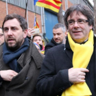 Toni Comín y Carles Puigdemont en Bruselas el pasado 7 de diciembre.