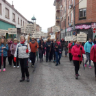 Las participantes portaban carteles reivindicativos durante la marcha.   PLANILLO