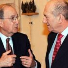 El enviado especial de Estados Unidos para Oriente Medio, George Mitchell, conversa con Ehud Olmert
