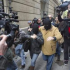 Los padres del menor apodado El Cuco, a su llegada a los juzgados de Sevilla.