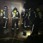Los bomberos de León desplazaron dos equipos para sofocar las llamas