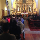 La familia Larralde, durante el acto religioso de ayer