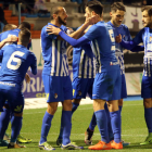 Los jugadores de la Deportiva celebran el tanto logrado por Yuri ante el Fuenlabrada. ANA F. BARREDO