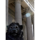 Los leones del Congreso han lucido gafas para celebrar los actos del IV Centenario de Cervantes