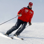 Schumacher esquía en una de las concentraciones de Ferrari
