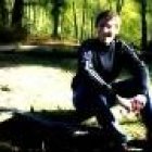 El intérprete británico Mark Joseph actúa en el Polideportivo de Pinilla