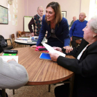 La consejera de Familia, Milagros Marcos, visita los talleres del Centro de Día Ávila II.