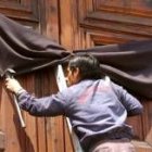 Cierra la puerta de Bronce de San Pedro, señal de la muerte del Papa