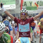 Alberto Contador celebra su tercer triunfo en la Vuelta a Castilla y León.