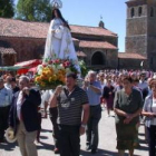 Los devotos a la Virgen de Camposagrado vivieron con emoción el desfile procesional.