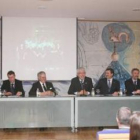 Mesa presidencial del Curso de Periodoncia y Cirugía Bucal celebrado en León