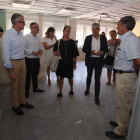 Imagen de Eduardo Diego visitando las obras en el CEIP Navaliegos. ANA F. BARREDO