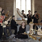 Los miembros de Capella de Ministrers emplean reproducciones de instrumentos históricos