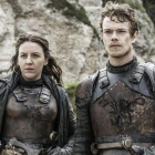 Los personajes Yara y Theon Greyjoy, en una imagen de la última temporada de Juego de tronos.