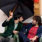 El cantante Xoel López, líder de Deluxe junto a Félix Arias, artistas de Guru Deva