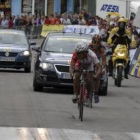Shimizu entra en la meta seguido de un molesto Montenegro