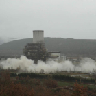 Imagen de la central tras la demolición de la chimenea. L. DE LA MATA