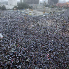 Miles de manifestastes egipcios en la plaza de Tahrir.