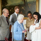 El duque de Edimburgo, la reina Isabel y la madre de Meghan Markle conocen al hijo de los duques de Sussex, a principios de mayo.