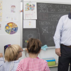 El consejero de Educación, Fernando Rey, visita el nuevo centro de Educación Infantil y Primaria en Arroyo de la Encomienda (Valladolid).