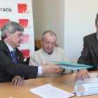 El rector de la Universidad de León, el presidente del Santa Marta y el vicerrector del Campus. L. DE LA MATA