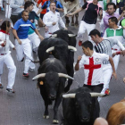 Momento del primer encierro de las fiestas patronales de San Sebastián de los Reyes 2013, protagonizado por astados de la ganadería Toros de Cortés, que ha resultado muy rápido y limpio. La manada ha corrido muy compacta, centrada y estirada en la calle,