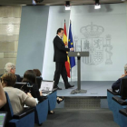 El presidente del Gobierno, Mariano Rajoy, durante la declaración institucional celebrada esta noche en La Moncloa.
