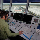 Controladores aéreos del aeropuerto de Barajas, en una imagen de archivo.