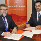 Un momento de la firma del acuerdo de colaboración. DL