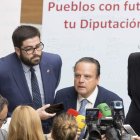 El presidente del Consejo Consultivo, Mario Amilivia, atiende a los medios. RAÚL SANCHIDRIÁN