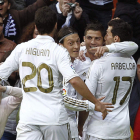 Ronaldo celebra junto a sus compañeros uno de los tres goles que marcó ante Osasuna.