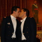 Alberto Sánchez y Alberto Molinero se convirtieron en el primer matrimonio gay en España tras casarse en el Ayuntamiento de Sevilla el 15 de septiembre del 2006.