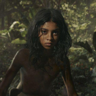 El joven actor Rohan Chand, en la película Mowgli.