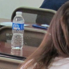 Una alumna en una clase de la ESO