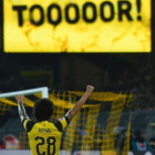 Witsel celebra un gol del Dortmund con su afición.