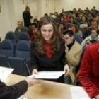 Entrega de diplomas a los aprobados en el primer cuatrimestre de los cursos de extensión