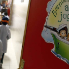 Niños en un colegio de la ciudad de León a la hora de la entrada en el aula.