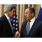 El secretario de Estado de EEUU John Kerry (izquierda) y el ministro de Exteriores de Rusia, Serguéi Lavrov, el pasado 17 de abril, en Ginebra.