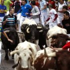 Los mozos corren junto a los astados en el segundo encierro de las fiestas patronales de San Sebastián de los Reyes 2013, con toros de la ganadería de Arcadio Albarrán Olea, que ha finalizado con seis corredores contusionados. El encierro, dedicado al nov