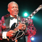 B. B. King, durante una actuación en el festival de La Villette, en París, en 1998.