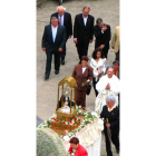 La procesión sacramental reúne a fieles de todo el municipio.