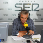 En la imagen, Carles Francino presentando su programa en la SER