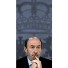 Rubalcaba, ayer tras el Consejo de Ministros.