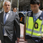 Luis Pineda el día que tuvo lugar el registro de la sede de Ausbanc en Madrid. BALLESTEROS