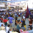Los puestos del Mercado Medieval de Bembibre abrirán sus puertas al público mañana a partir de las seis de la tarde.